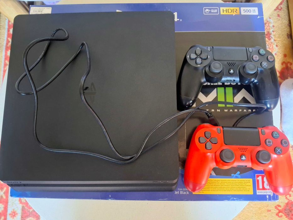 Vând PS4, Franța, puțin folosit