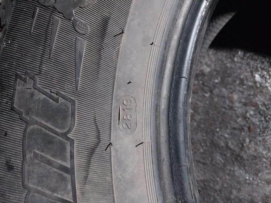 2 шины 225 70 R16 за 40 тысяч.