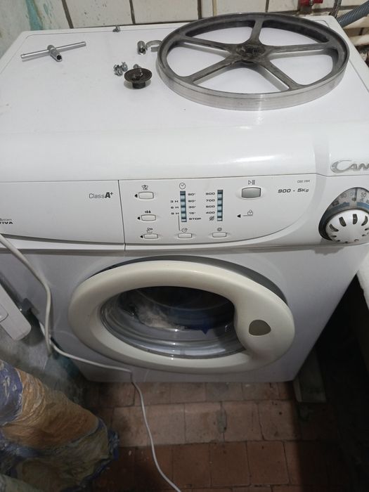 Продам стиральную машинку на запчасти