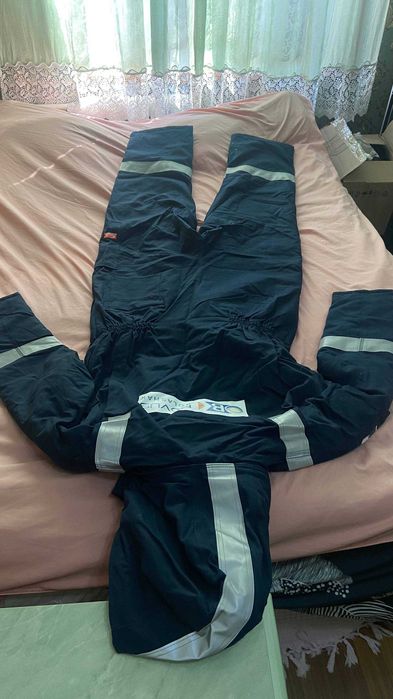 Зимний утепленный комбинезон с капюшоном