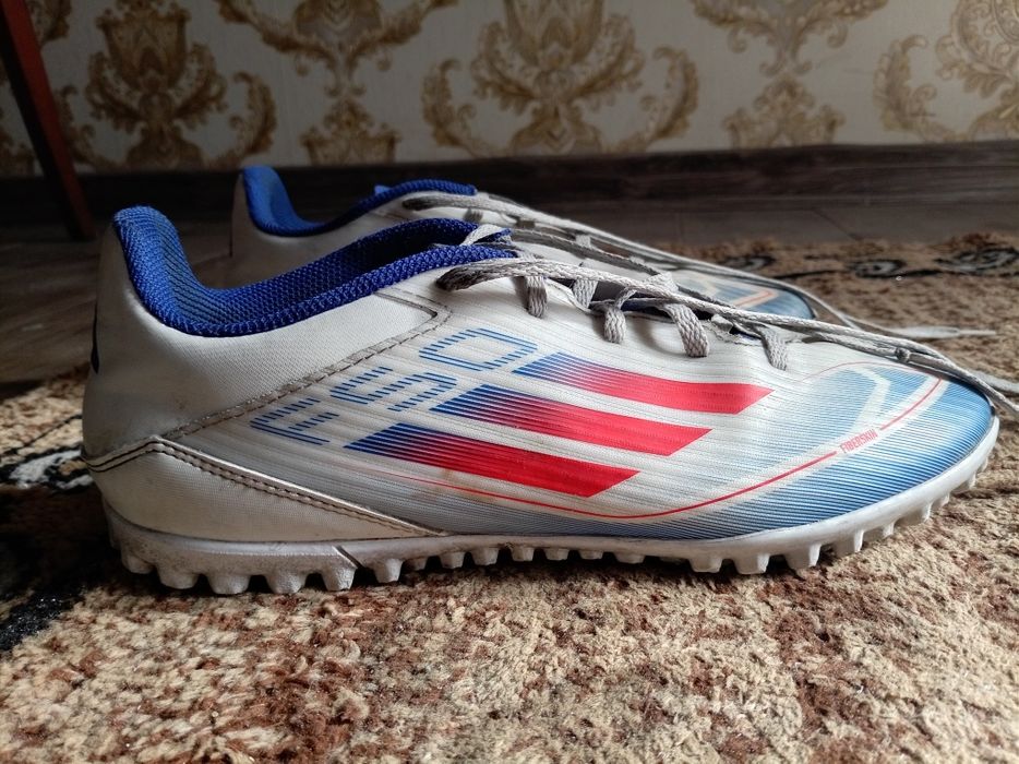 Ghete de fotbal F50