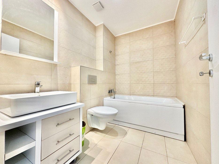 Apartament cu 2 camere de închiriat cu vedere spre piscină