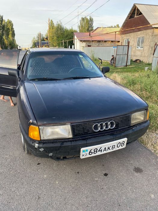 Жақсы машина жүріп тұр