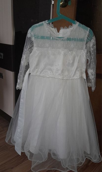 Платья праздничные