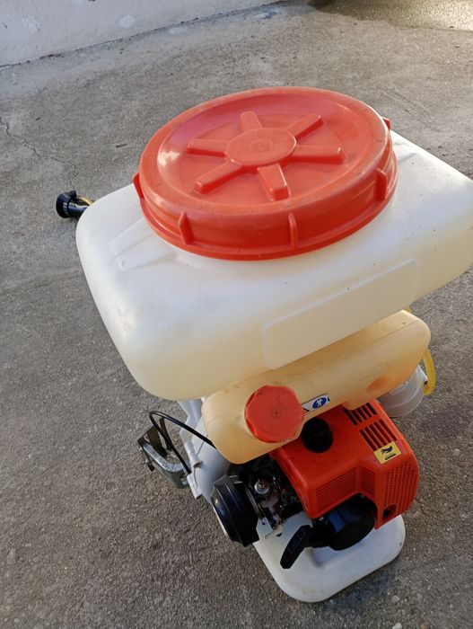 Mașină de stropit pomi și altele