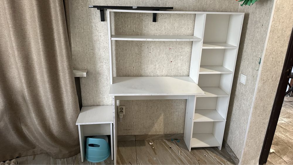 Стол для учебы с полками + табурет
