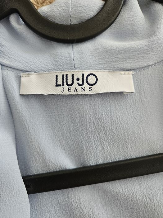 Liu.Joe копринен светлосин потник р-р L/44. Като нов. Обличан веднъж.