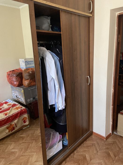 Продам шкаф купе зеркалом