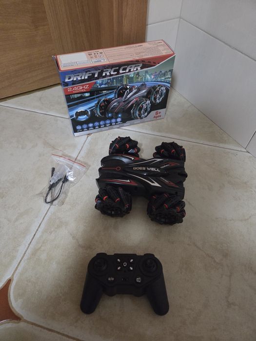 Чисто нова Кола с дистанционно управление, звукови ефекти, въртене на