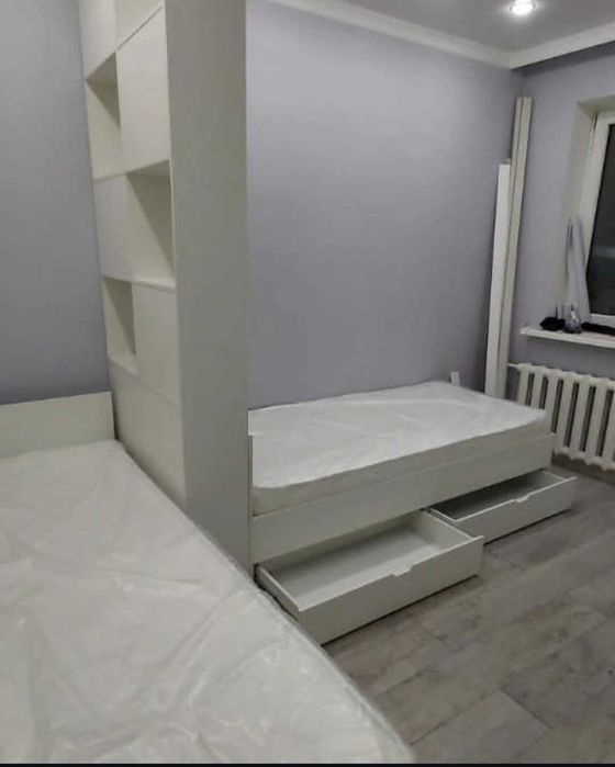 Кровать 90×2000, полки