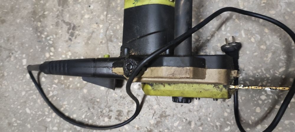 Электропила б/у  не рабочая