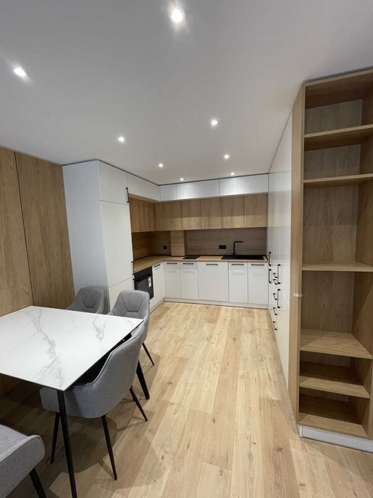 Тристаен обзаведен апартамент /с възможност за паркомясто