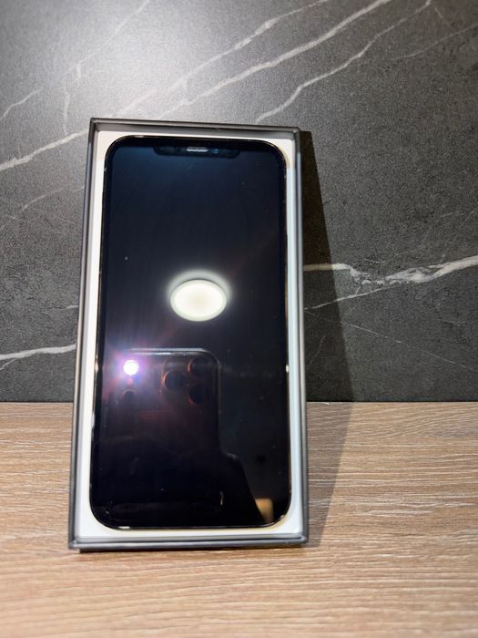 iPhone 12 Pro .