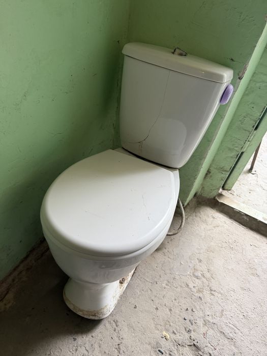 Унитаз сотилади бу