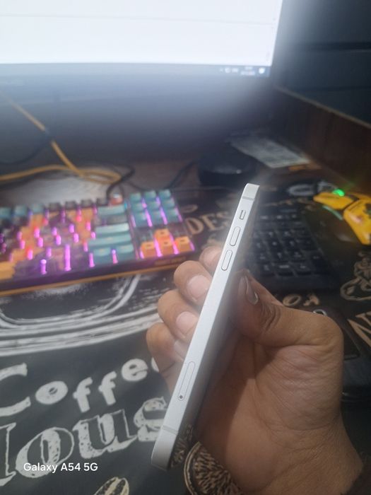 I phone 12  sotiladi