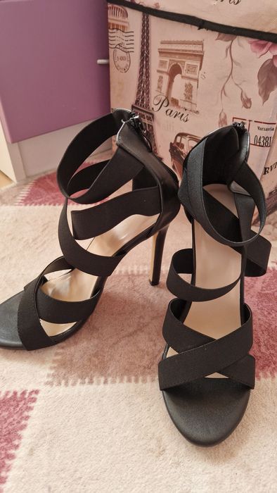 Дамски сандали на висок ток