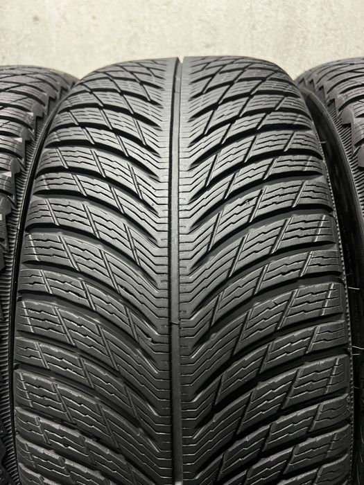 245/45/18 MICHELIN
