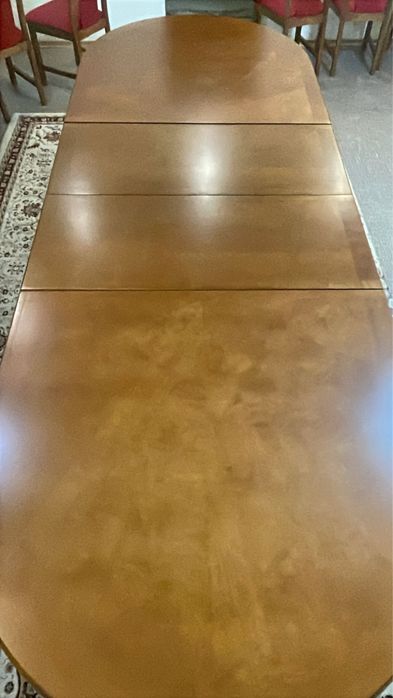 Гостиный стол из натурального дерева