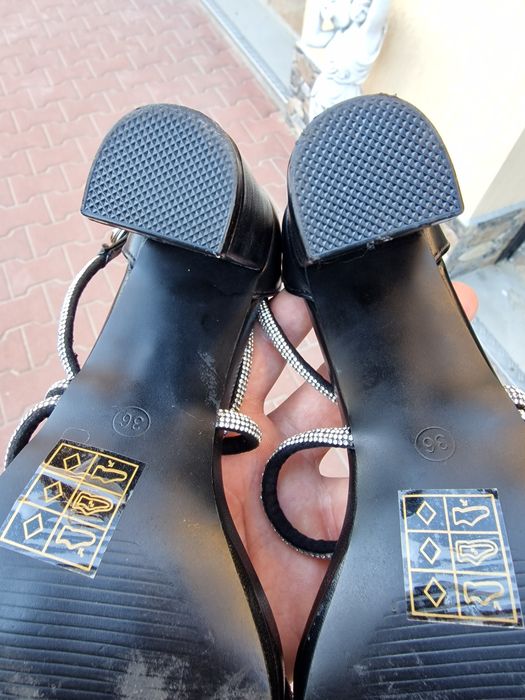 Pantofi eleganți cu toc