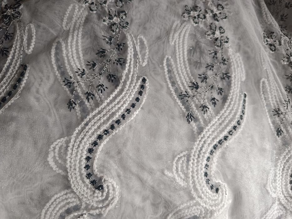 Тюль для зала в отличном состоянии.