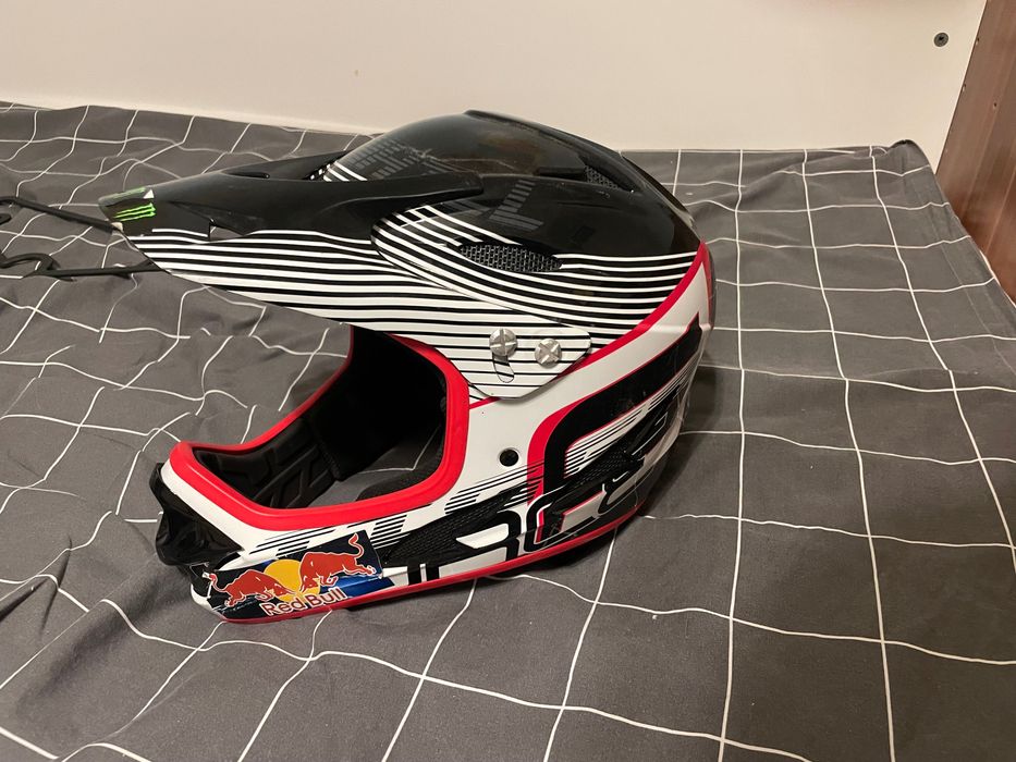 Каска F DORCE ( не е носена)