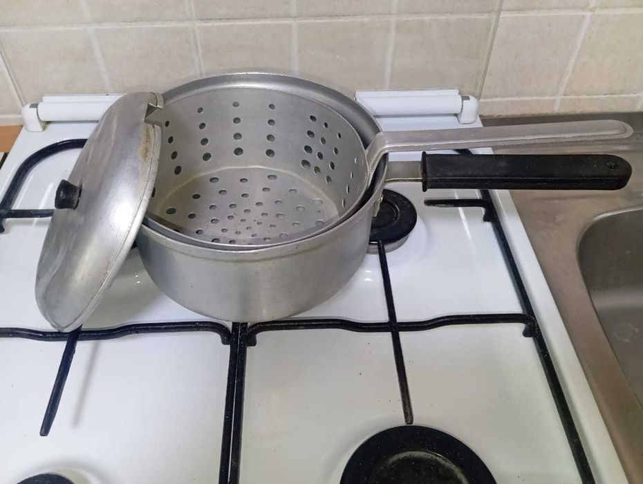 Кастрюля алюминиевая с дуршлагом б/у