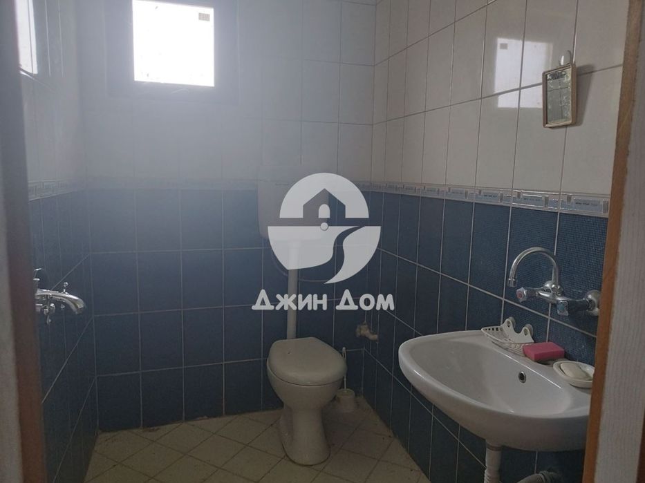 Двуетажна къща с двор в гр. Бяла