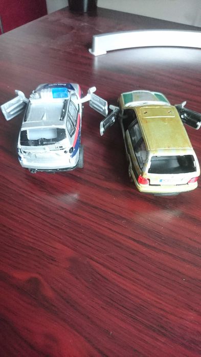 Machete ,jucarii,masini de politie BMW