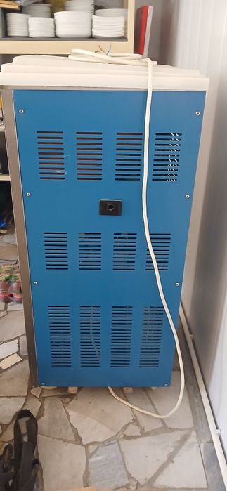 Freezer muzqaymoq aparat sotiladi