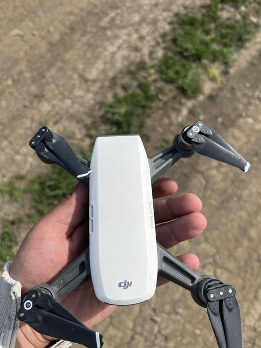 Vând drona dji spark o baterie +inălțătoare cumparate +cutie