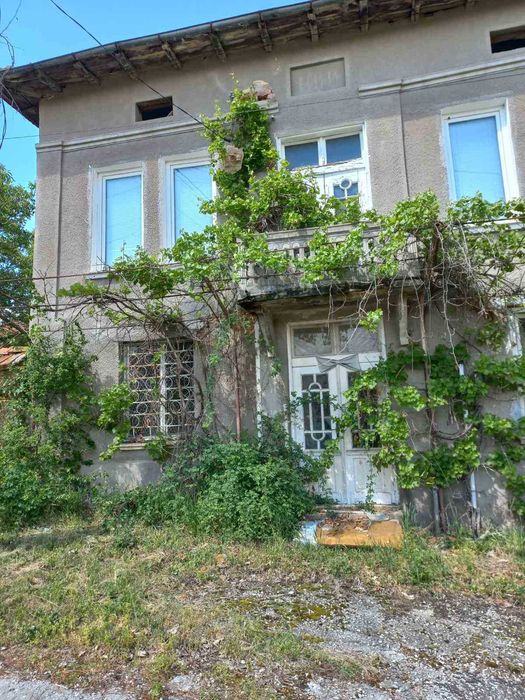 Двуетажна КЪЩА, с. Ласкар