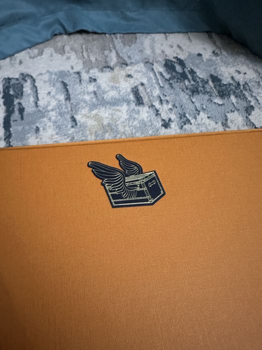 Оригинальная коробка и пекат Louis Vuitton