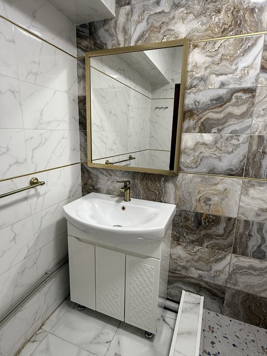 Продам тумбу с раковиной со смесителем