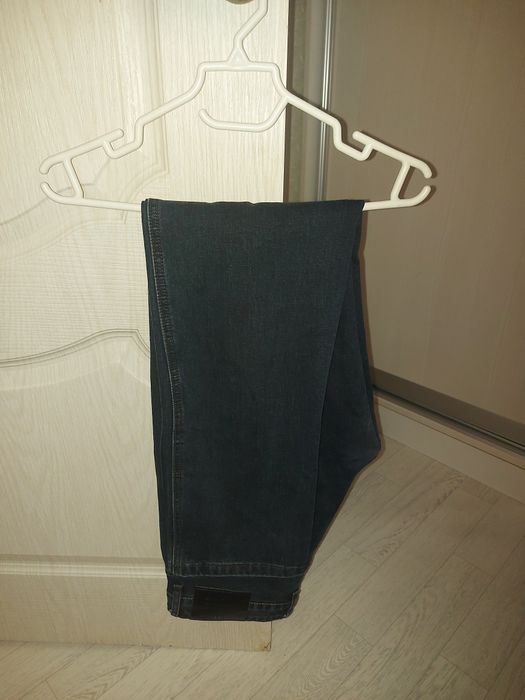 Продам новые джинсы