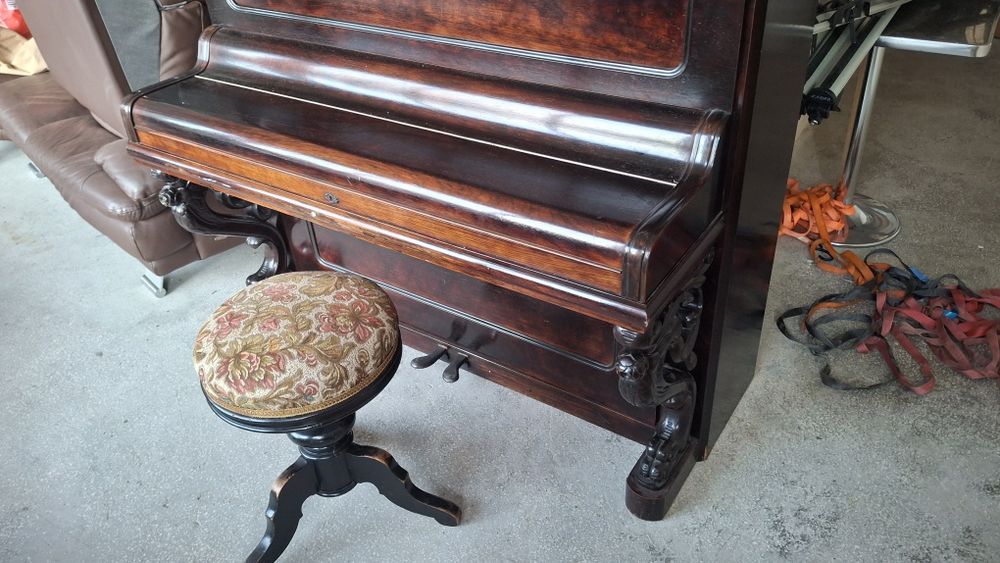 Pian vertical Julius Blüthner – Leipzig (cca. 1890–1900)
Vând pian ver