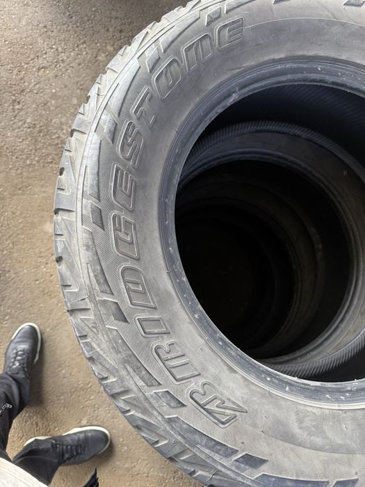 Продам комплект резины BRIDGESTONE 285/60R18