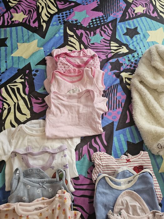 Голям лот дрешки за новородено момиченце + подарък!