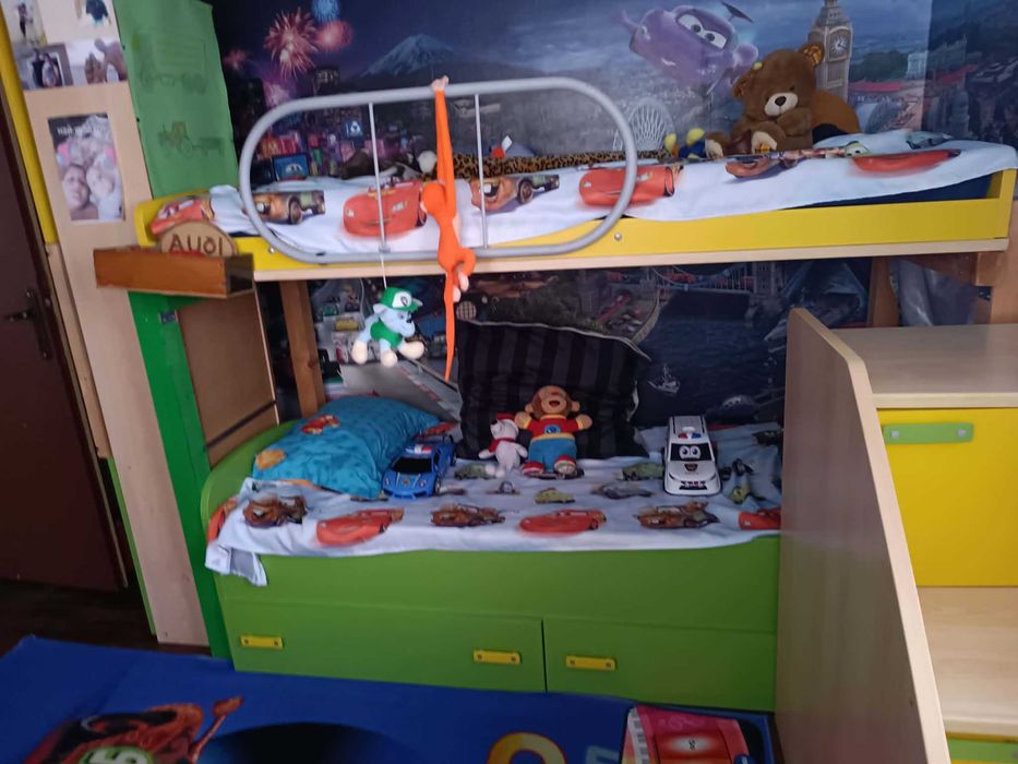 Двуетажно креватче