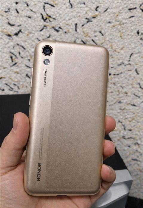 Honor 8s 
karopka dokumenti bor
2ta sim kartali imeidan