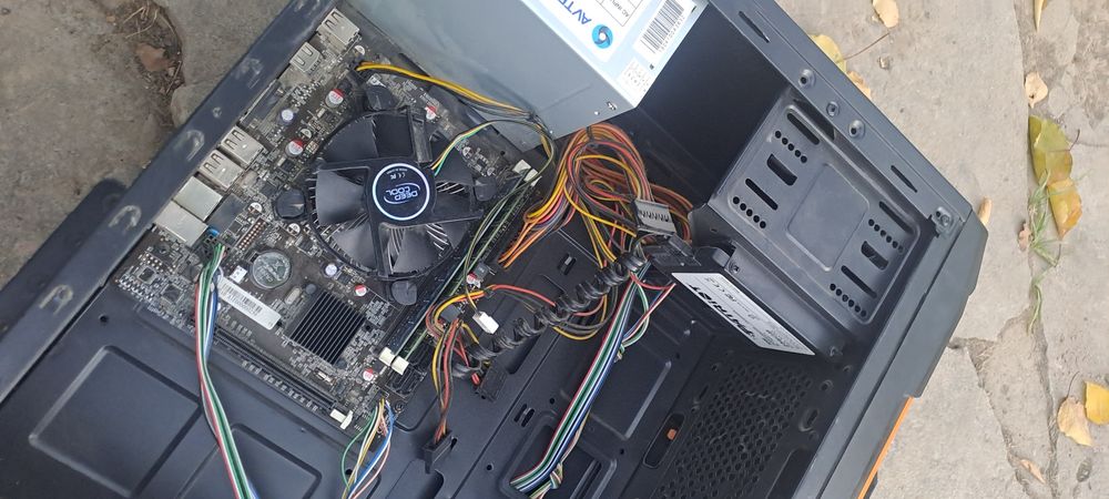 Компьютер
Ozu 
SSD 256
Pentium 2 yadro
Ekran 20Lg
H
SSD 256
Penti