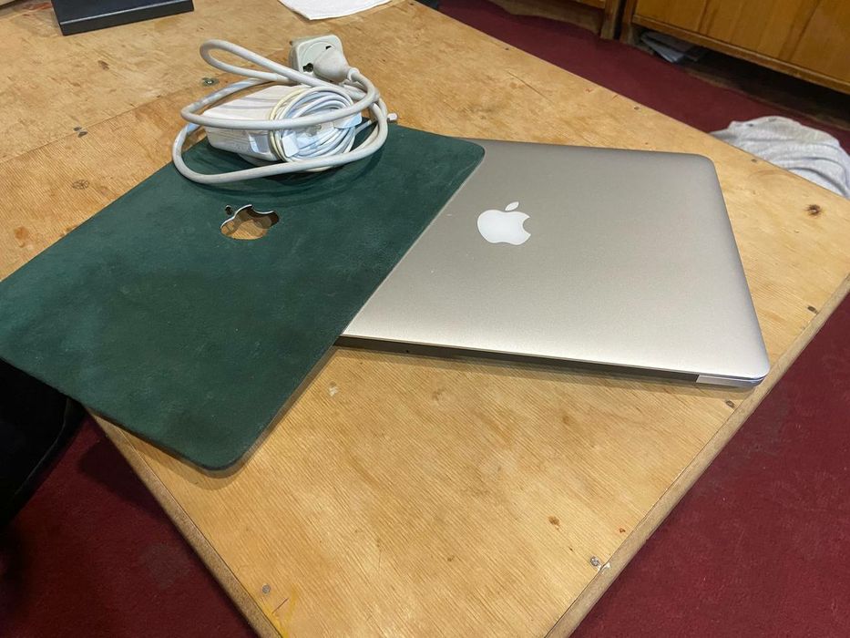 Mac Book Pro. срочна сотилади