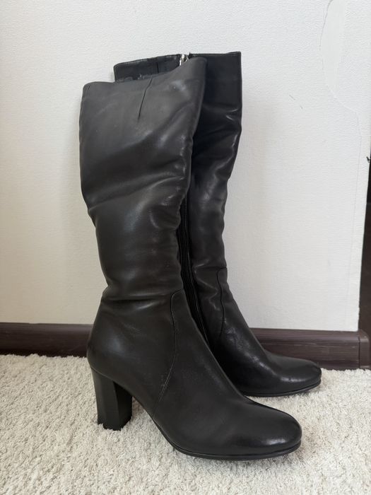 Продам кожаные сапоги Basconi