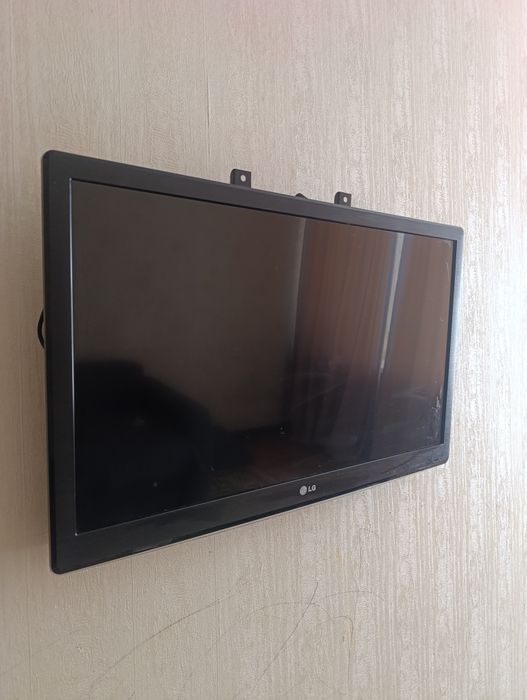 Телевизор LG 82 см