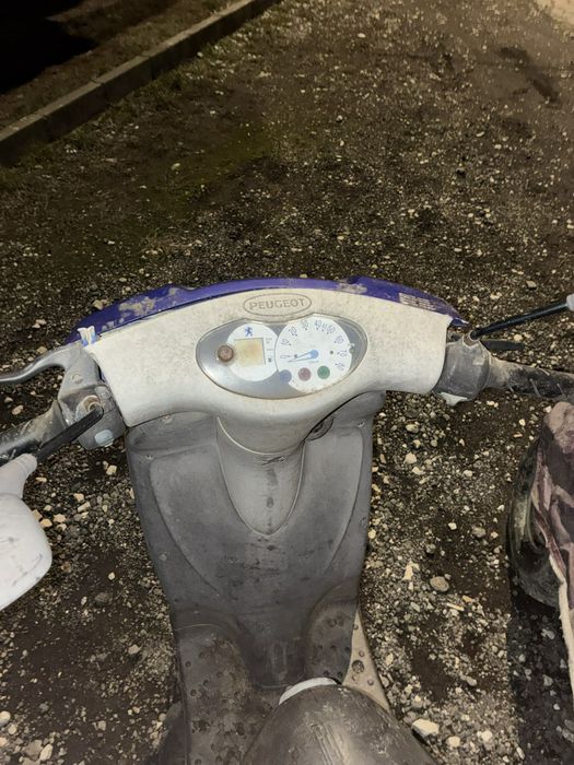 Vând scuter Peugeot