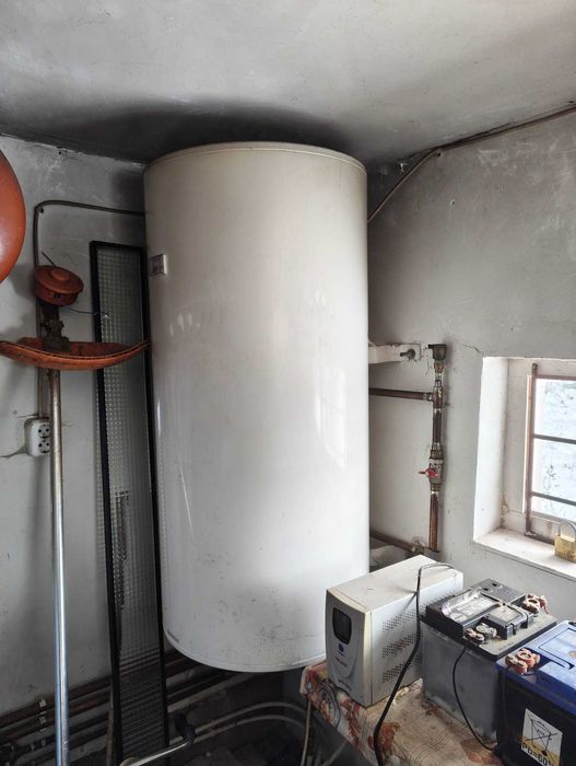 Vand boiler electric, capacitate 200 litri