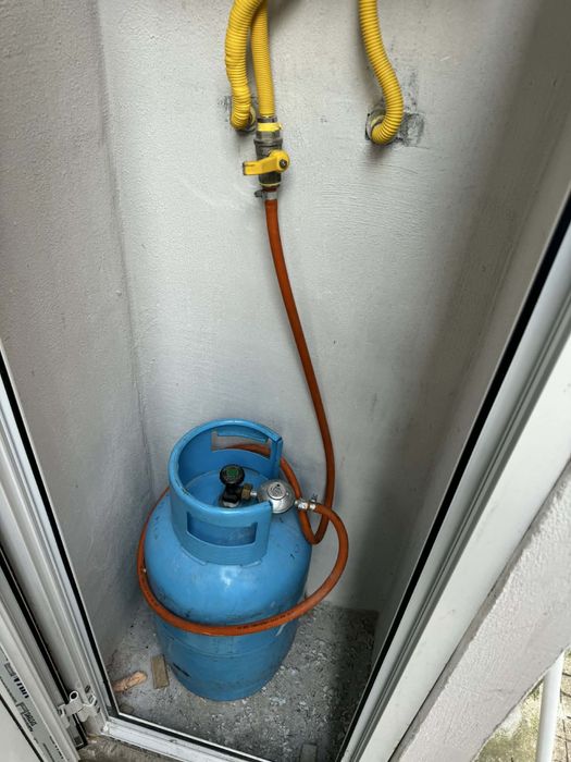 Проточен газов бойлер 18Л + газова бутилка