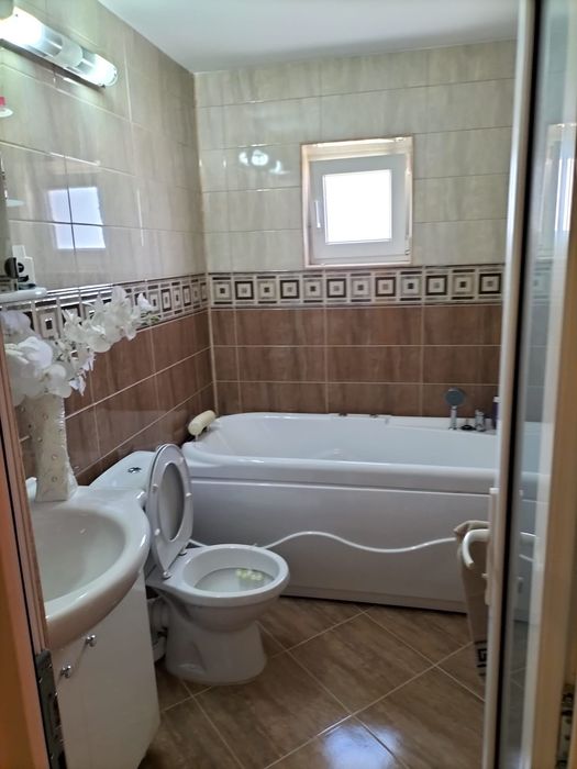Apartament 3 camere de vânzare plus garaj