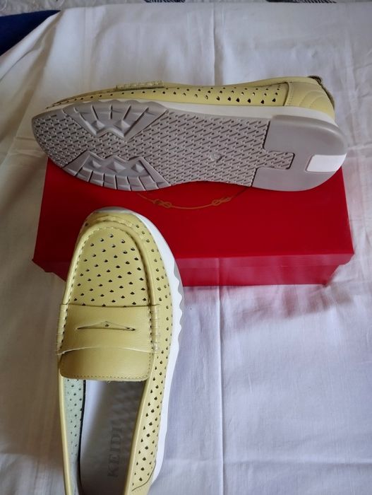 Макасины жёлтого цвета