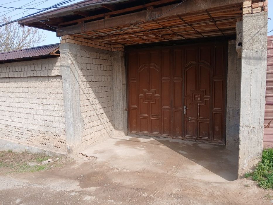 Сотилади участка 6 сотхли  учкахрамон парвозда