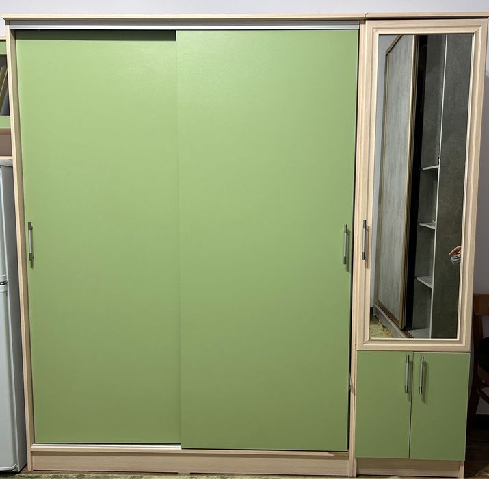 Детская мебель и шкаф